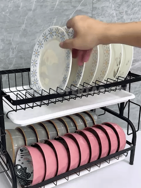 Escurridor de platos en acero inoxidable con diseño compacto