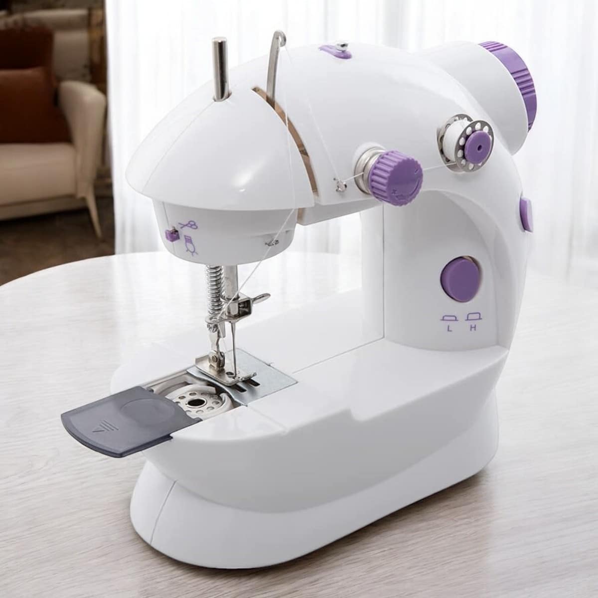 Mini Máquina de Coser Portátil con Pedal, Luz y Cortador de Hilo