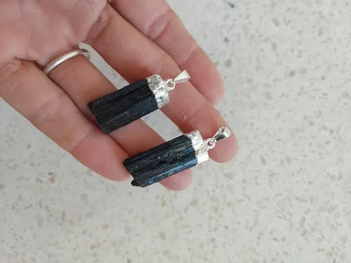 Dije Turmalina Negra 3 a 4cm Electroplating