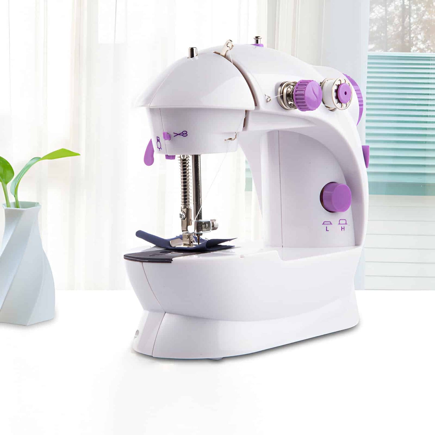 Mini Máquina de Coser Portátil con Pedal, Luz y Cortador de Hilo